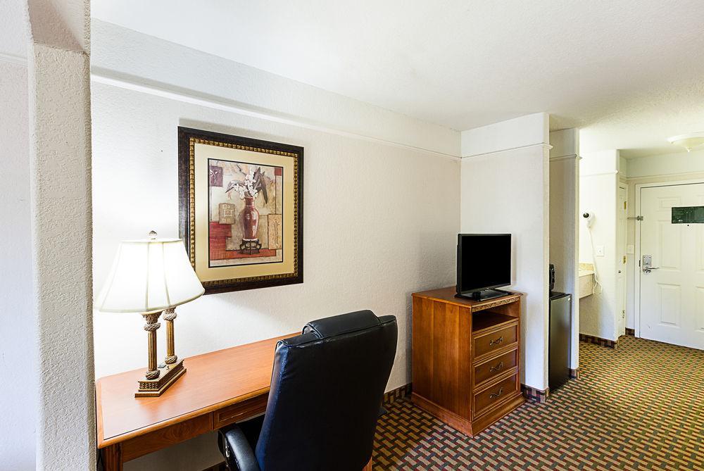 Quality Inn & Suites Seaworld North San Antonio Dış mekan fotoğraf